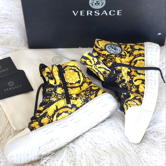 Versace Black and Gold Barroco print canvas sneaker sz 8.5 - Picture 3 of 8